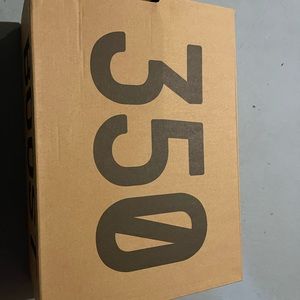 YEEZY BOOST 350 v2